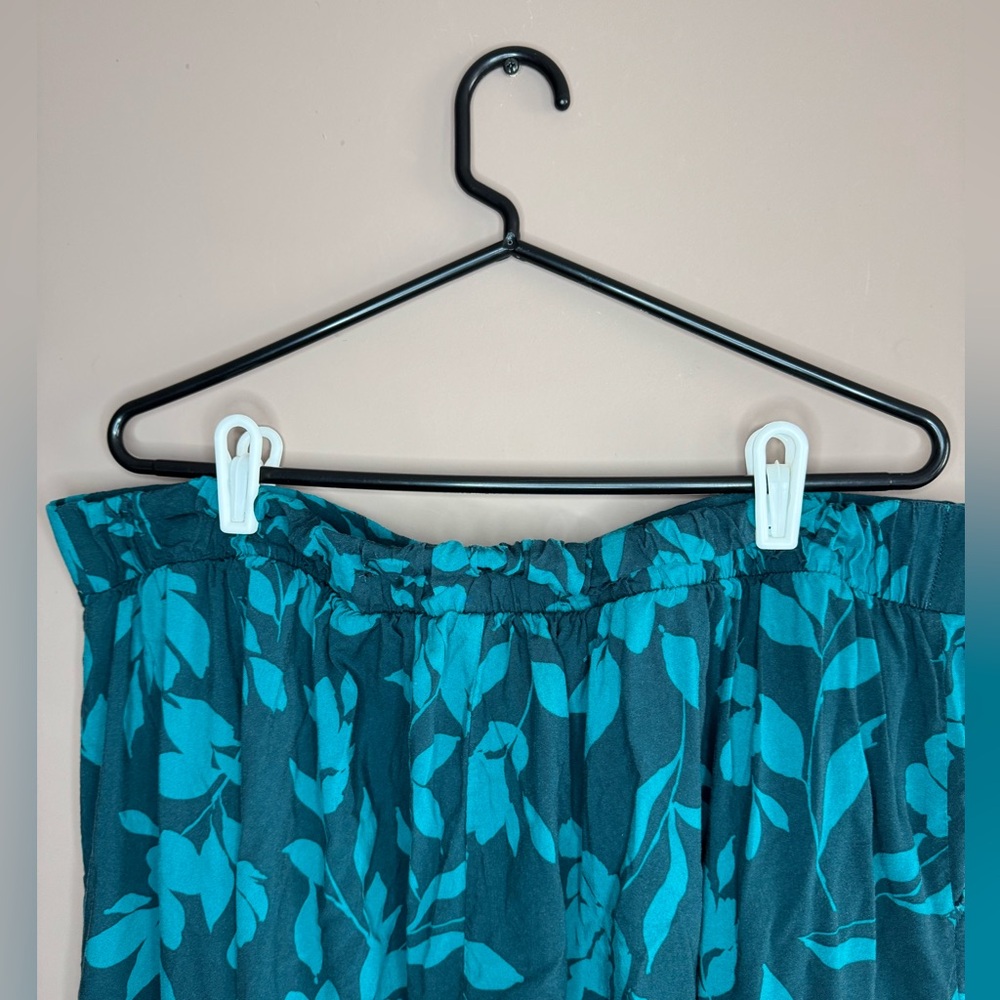 Torrid High-Rise Pull-On Challis Wide Leg Pant - Picture 4 of 11